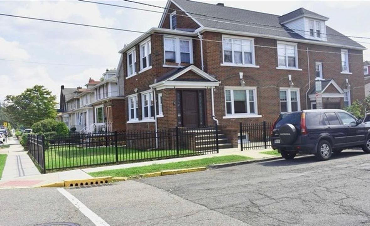 Primary Photo - 915 80th St