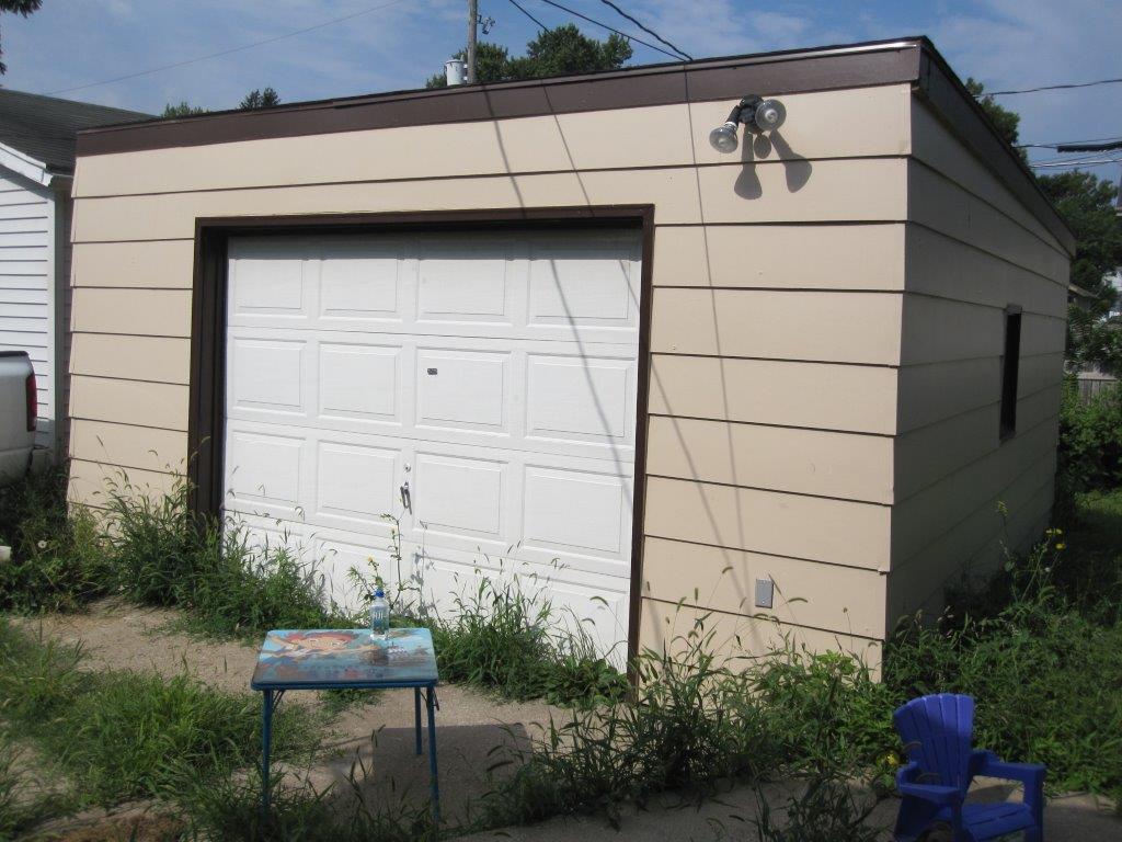 Garage - 3510 3rd St