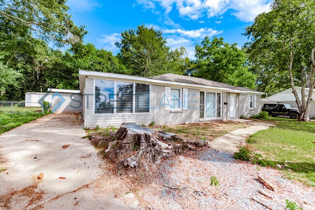 Building Photo - HOLIDAY SPECIAL! SIGN A LEASE BY NOVEMBER ...
