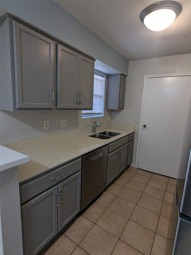 Foto del edificio - 13480 S Thorntree Dr