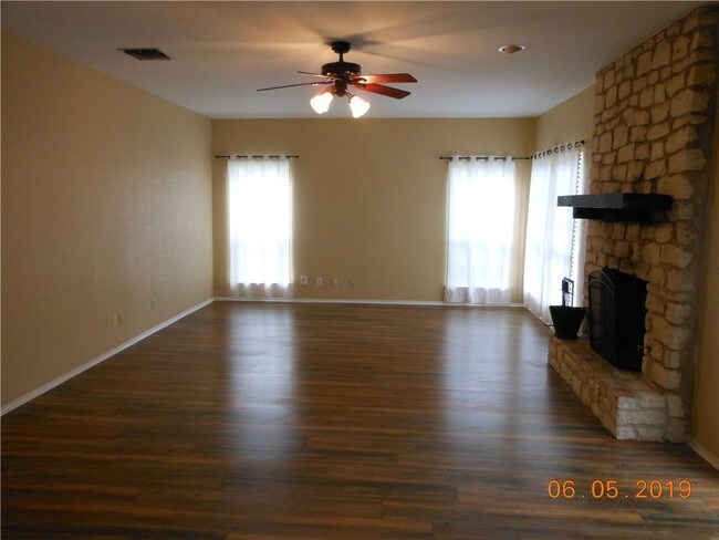 Foto del edificio - 1710 Foxfire Dr