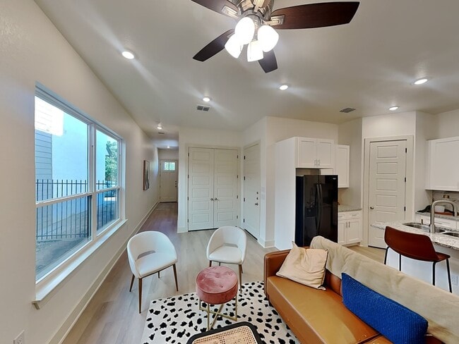 Foto del edificio - 5142 Kelwood St
