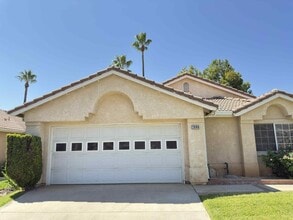 Building Photo - 2890 Summer Set Cir