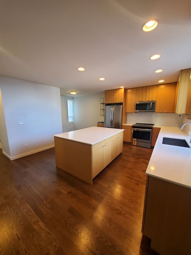 Foto del edificio - Townhome with Elliot Bay Views!