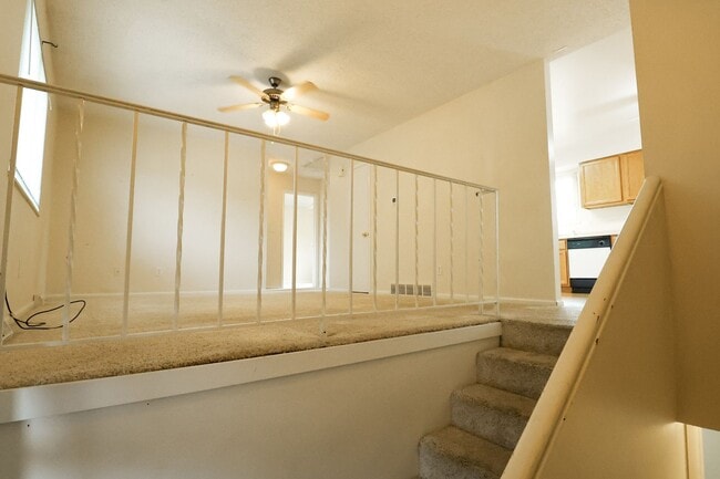 Building Photo - 3 bedroom and 2 bathroom home!