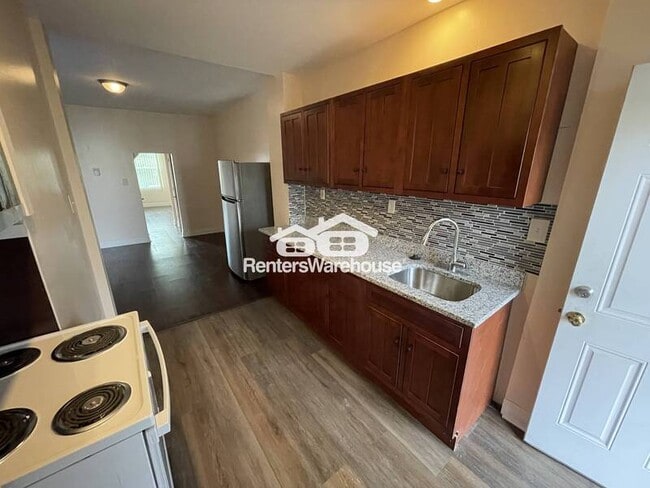 Foto del edificio - 2436 Brentwood Ave