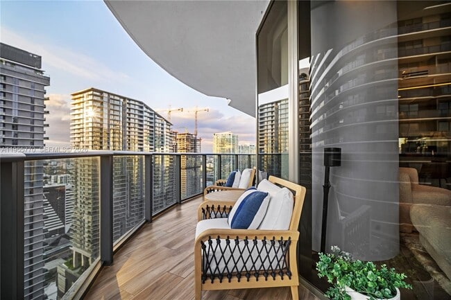 Building Photo - 801 S Miami Ave