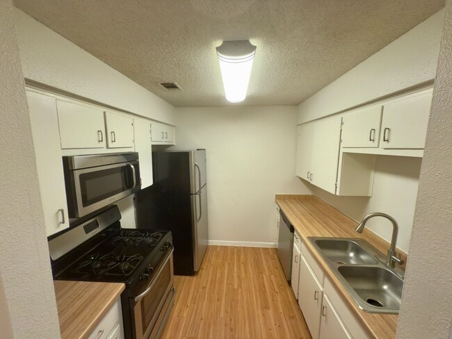 Foto del edificio - Duplex Blocks from Downtown and Town Lake