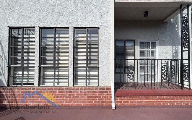 Building Photo - 2BR/2Bath home in La Costa with the charm ...
