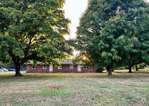 Building Photo - 2727 Blackman Rd