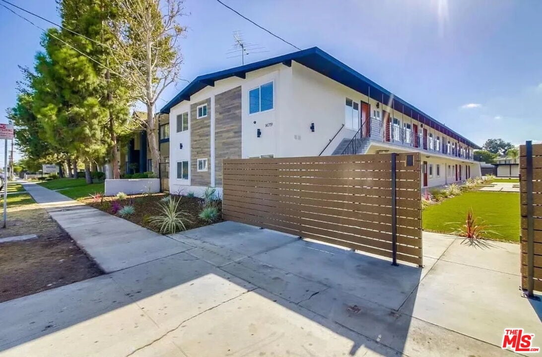Primary Photo - 14715 Chadron Ave