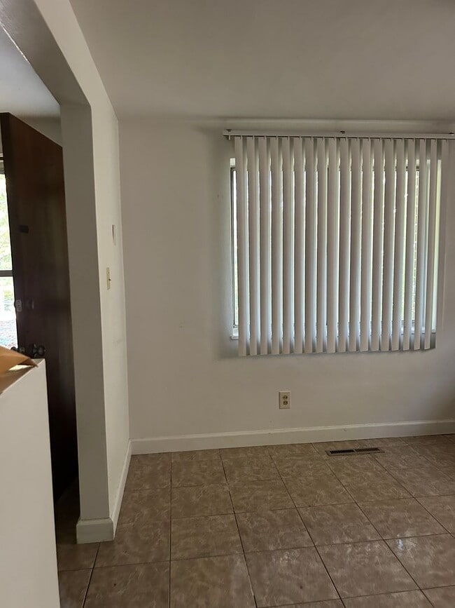 Building Photo - 25 Meta Dr