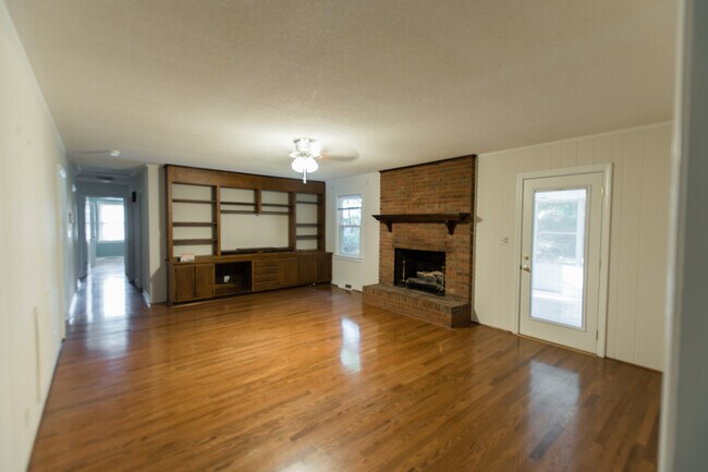 Building Photo - 105 Winsford Dr