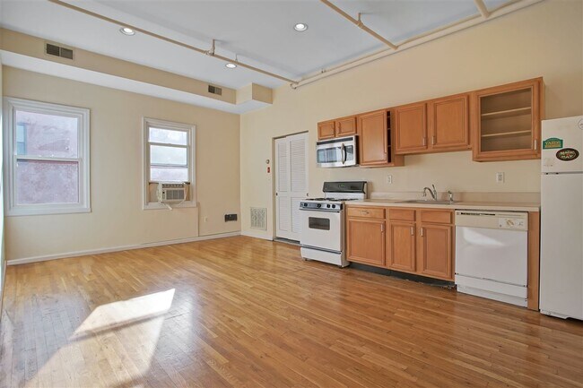 Building Photo - 62 4th St