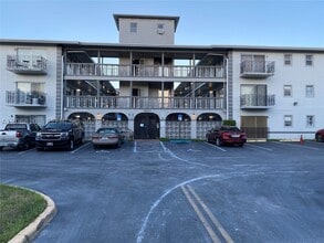 Building Photo - 16215 NE 18th Ct