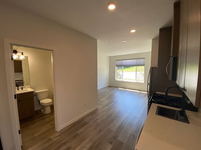 Building Photo - 2-Bedroom, 1-Bath Home in North Portland!