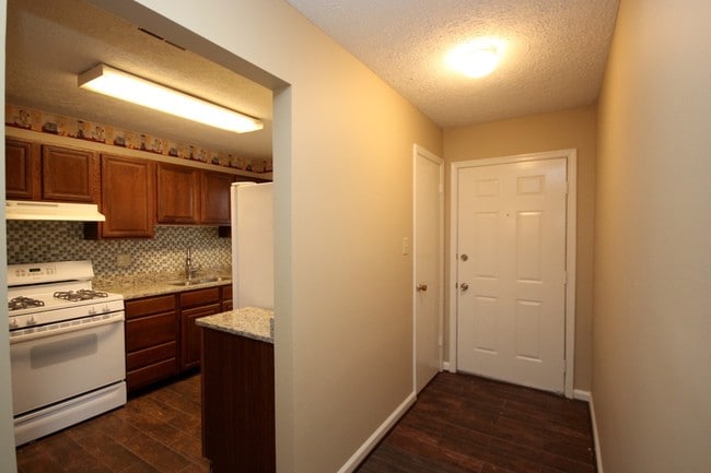 Building Photo - 10129 Oakton Terrace Rd