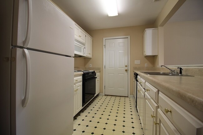 Building Photo - 3 bed / 2 bath home