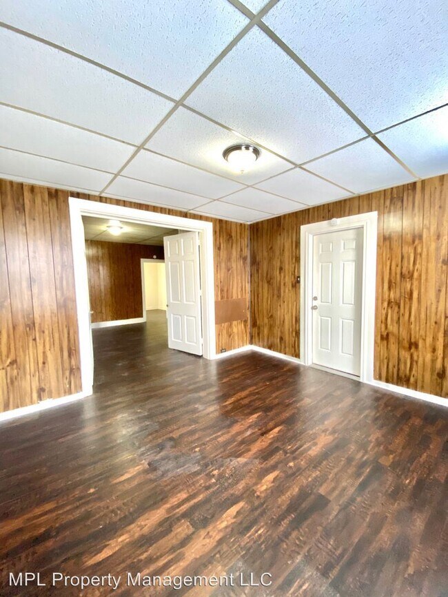 Building Photo - 350 N 7th St