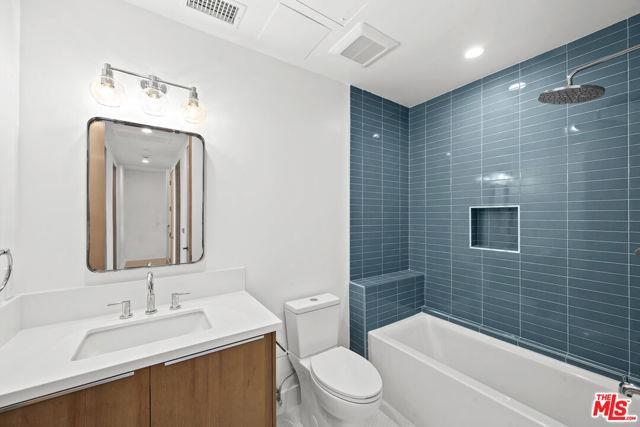 Foto del edificio - 8900 Sawyer St