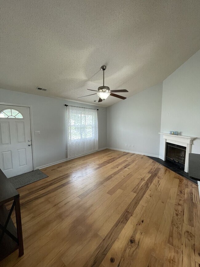 Foto del edificio - 164 Glenwood Dr