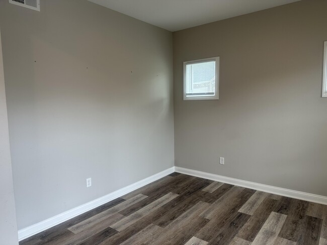 Building Photo - 100 Cammy Ct