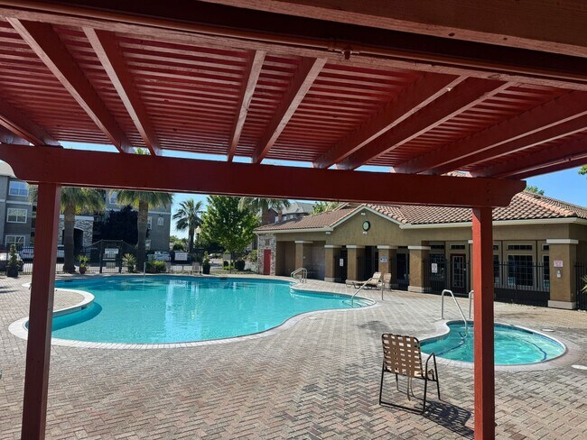 Foto del edificio - ***Gated community*** Spacious 2-bedroom, 2-bathroom condo in Antelope
