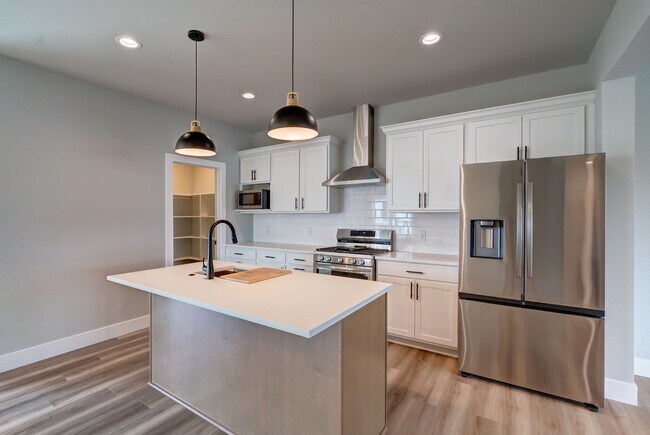 Foto del edificio - 291 N Bergamont Blvd