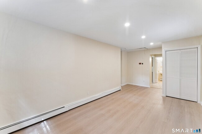 Foto del edificio - 80 Hannahs Rd