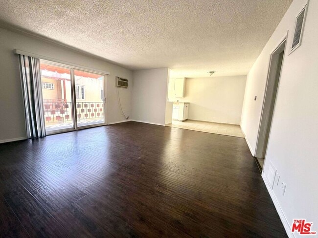 Foto del edificio - 515 N Alfred St