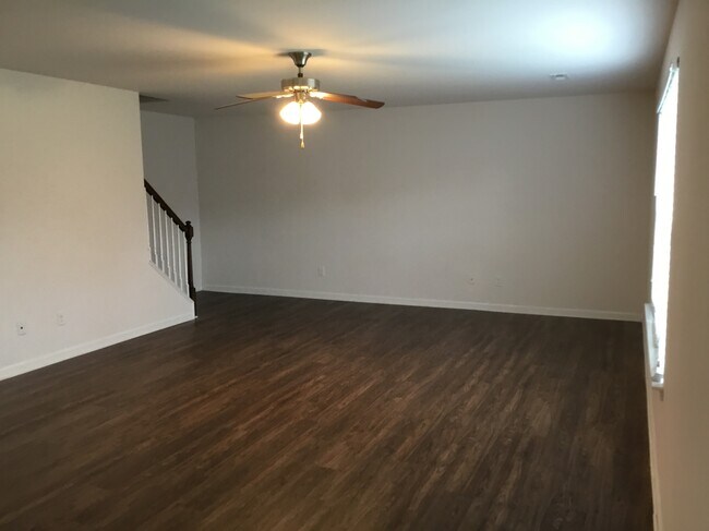 Building Photo - 2071 Longburn Drive