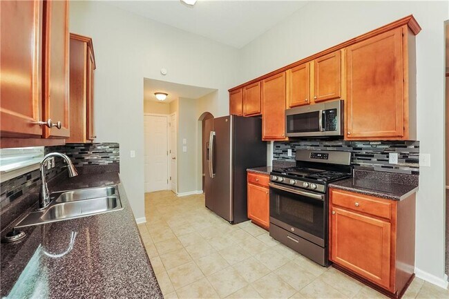 Building Photo - 246 Augusta Woods Dr