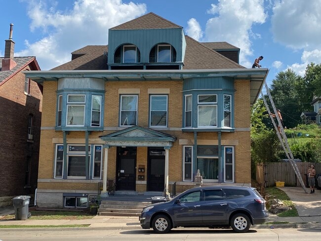 Foto del edificio - 422 Loras Blvd