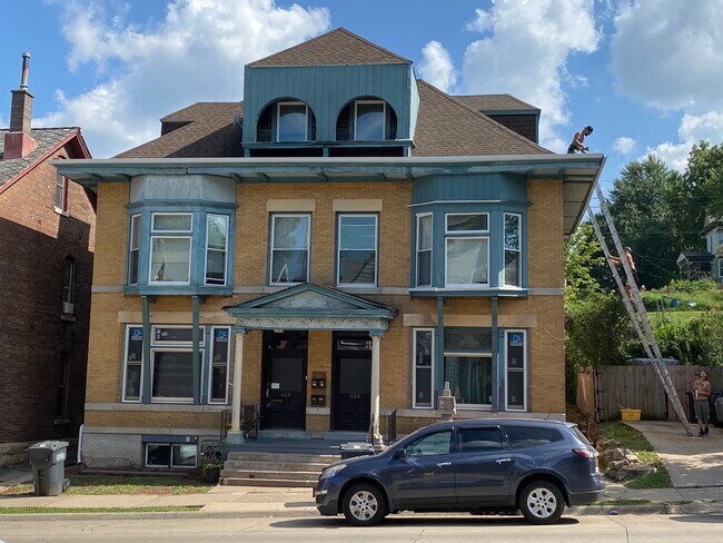Building Photo - 422 Loras Blvd
