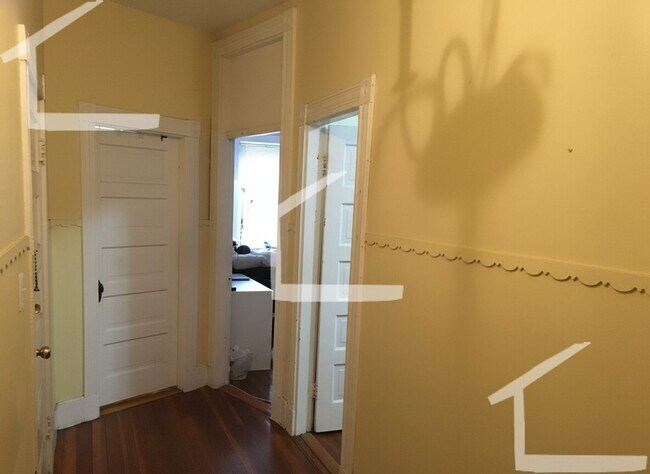 Foto del edificio - Charming 5 Bedroom-No Broker Fee