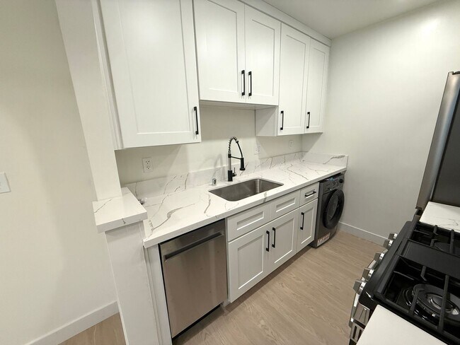 Foto del edificio - 3317 Keystone Av