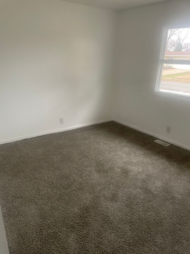 Foto del edificio - Move-In Ready 3-Bed in Hazelwood