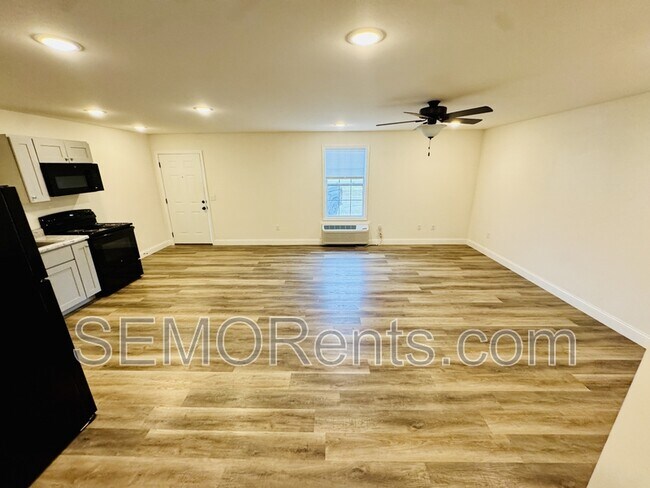 Foto del edificio - 27038 State Hwy B