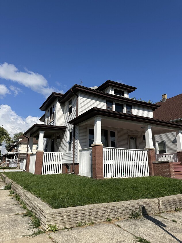 Primary Photo - 1036 Blaine Ave