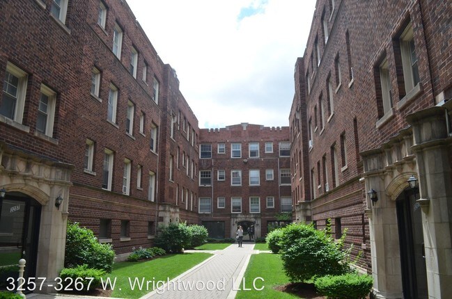 Building Photo - 3257-3267 W Wrightwood Ave