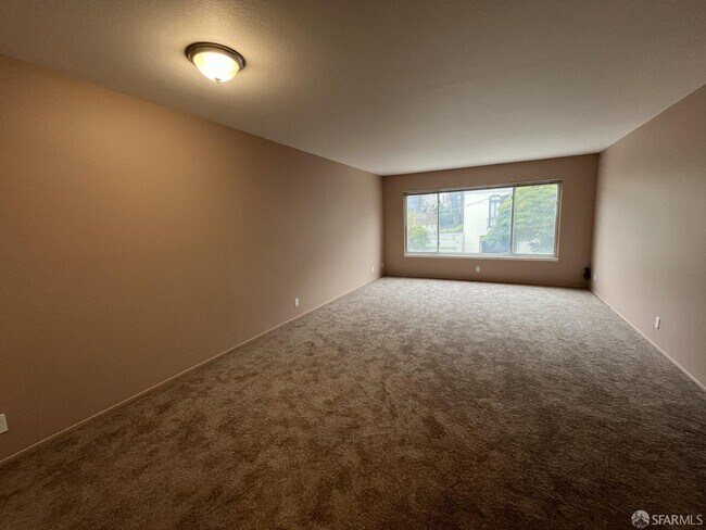 Building Photo - 124 Rivoli St