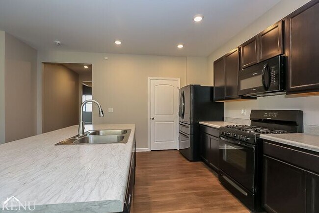 Foto del edificio - 2216 Carefree Ln