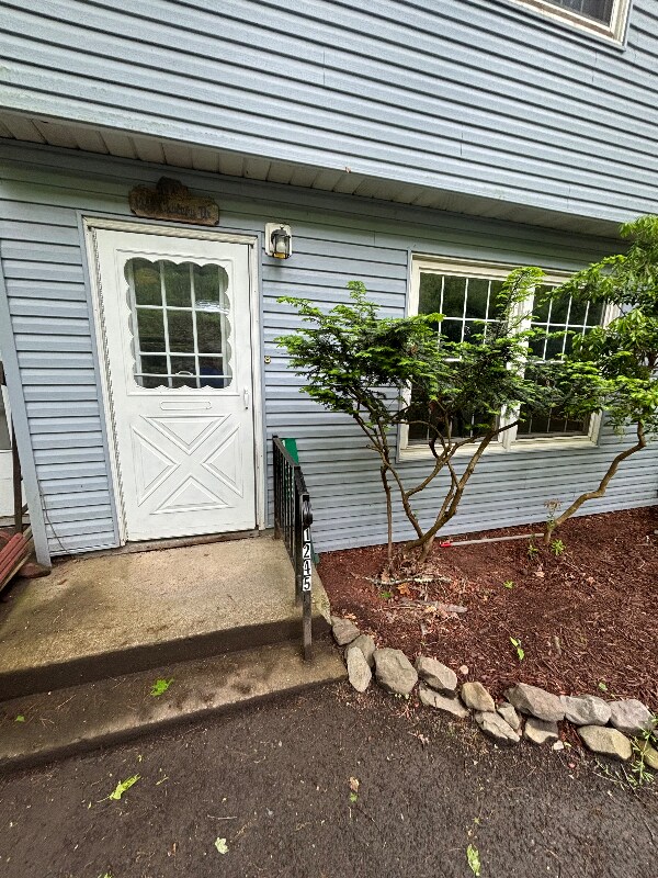 1245 Chateau Dr, East Stroudsburg, PA 18302 Townhome Rentals in East