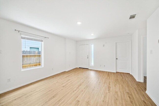 Building Photo - 18710 Clearwater Brk Dr