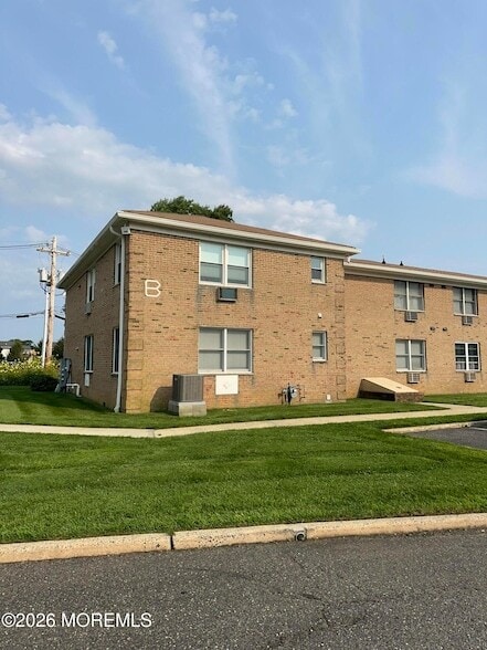Building Photo - 324 Shore Dr