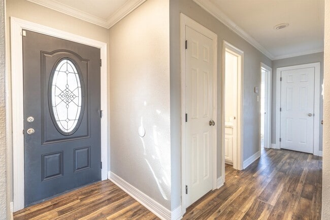 Building Photo - 6720 Lancaster Dr