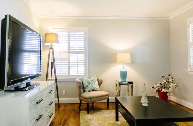 Foto del edificio - 3027 St Anne's Ln NW