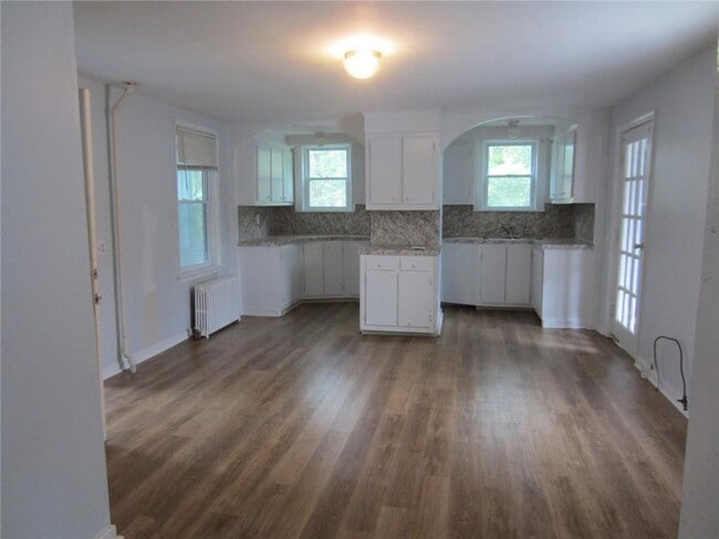 Building Photo - 2 A Plainfield Pl