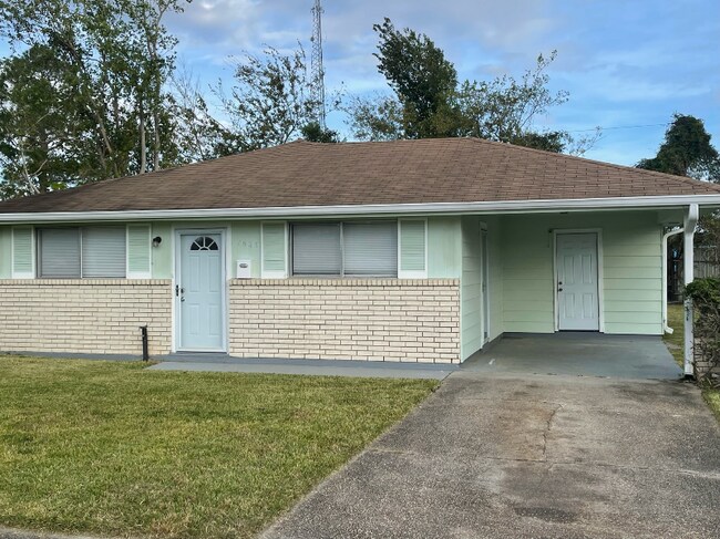 Building Photo - 1825 Buccola Ave