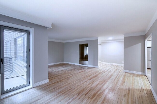Building Photo - 3468 Rue Drummond